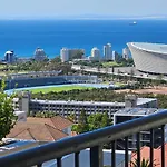 Spacious 2 Bedroom Apartment - Harbour Views