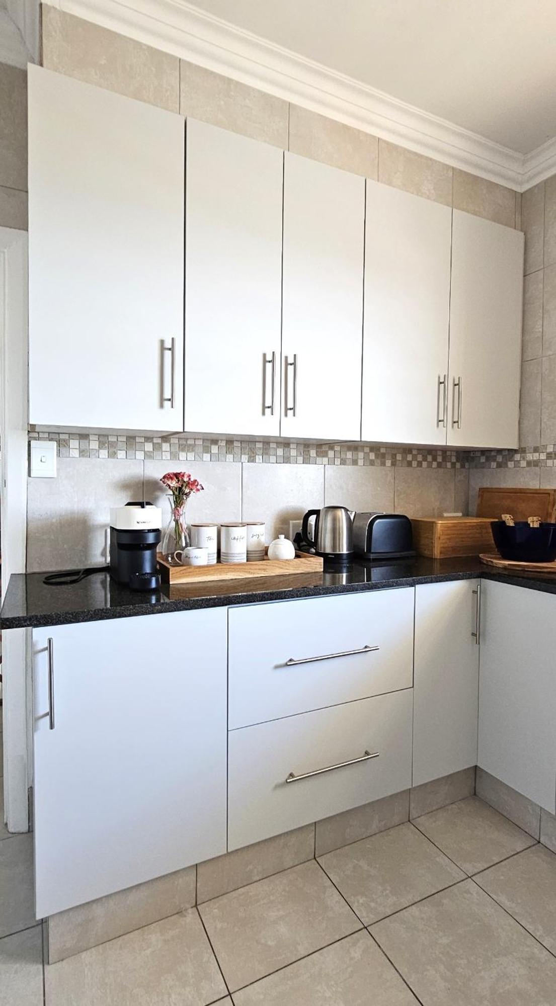 Spacious 2 Bedroom - Harbour Views Apartment