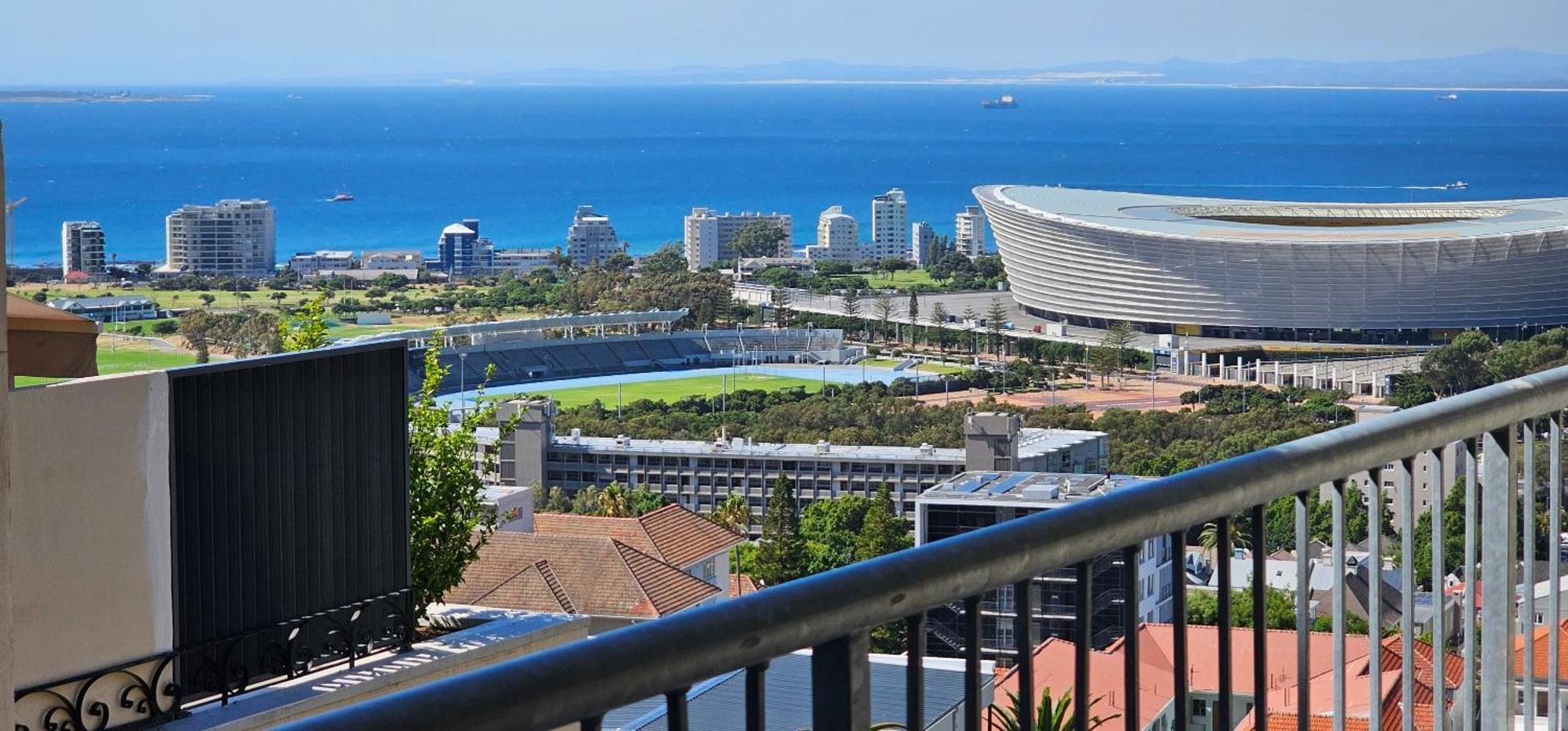 Spacious 2 Bedroom - Harbour Views Cape Town